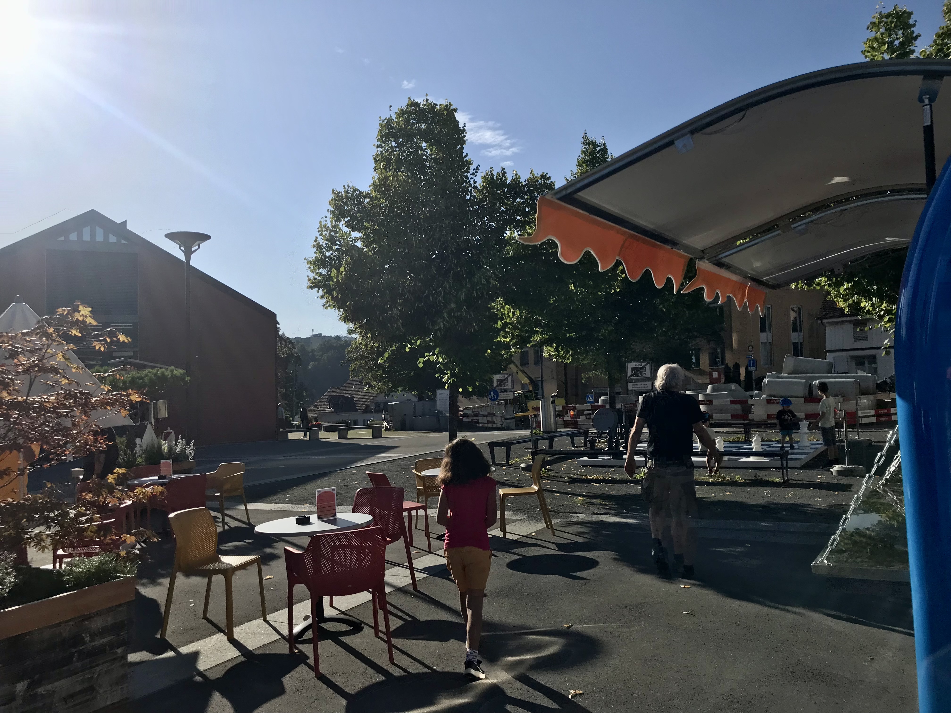 Dorfplatz lädt zum verweilen ein